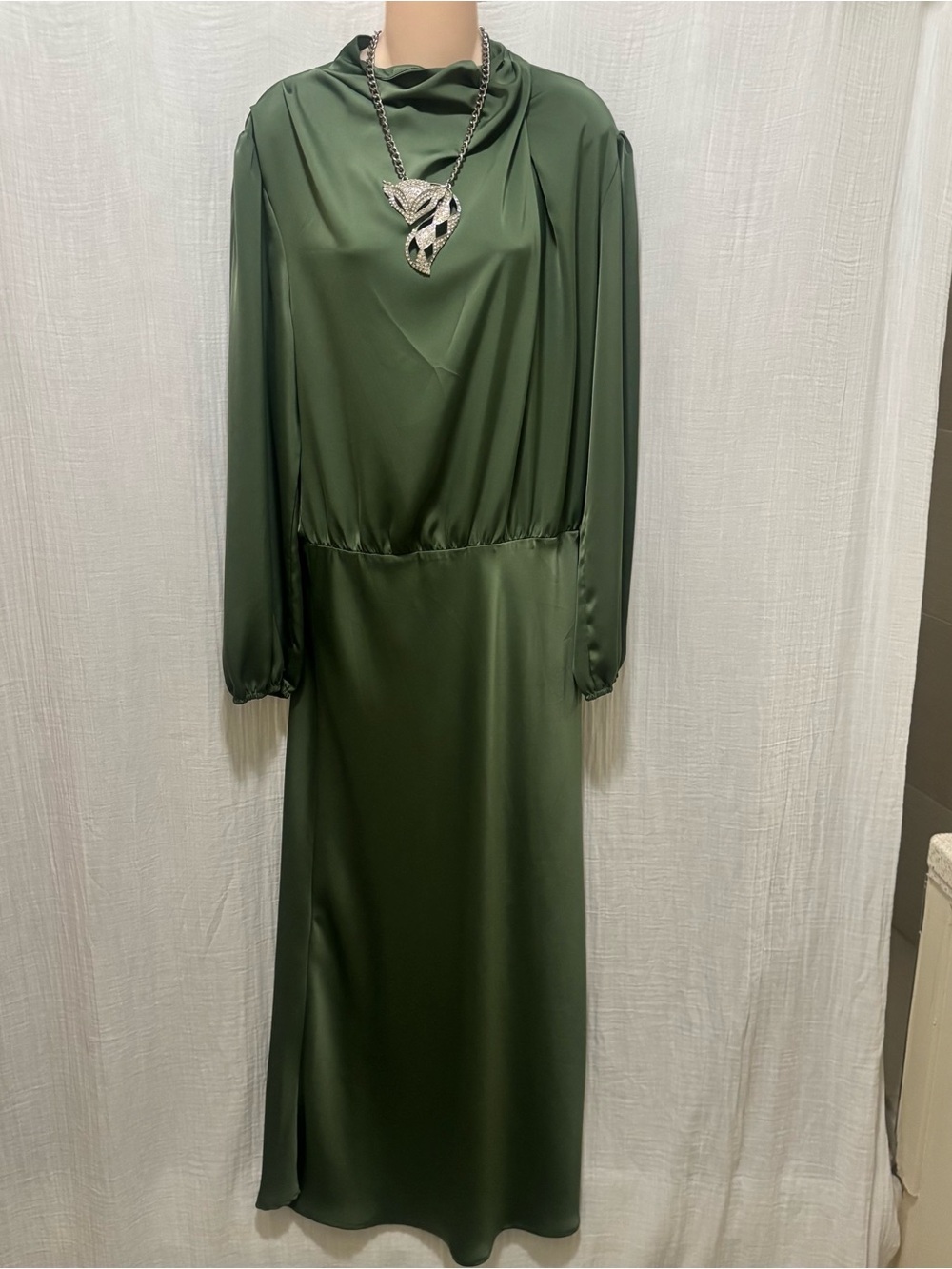 Elegant High-Neck Long Sleeve Green Satin Maxi Dress size XL - Picture 2 of 5